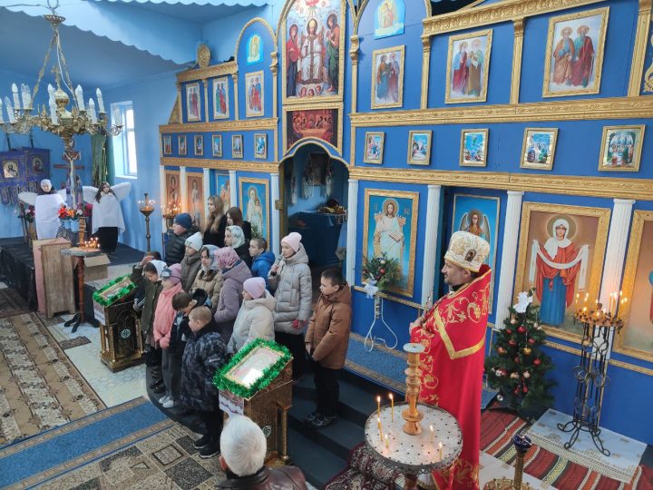 Свято, що гуртує: як у Вороньках зустріли Миколая